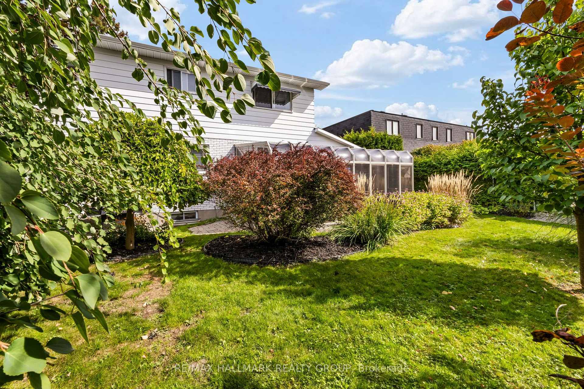 Photo 46 of 932 Dresden Crescent, Ottawa, Whitehaven — HOMEH