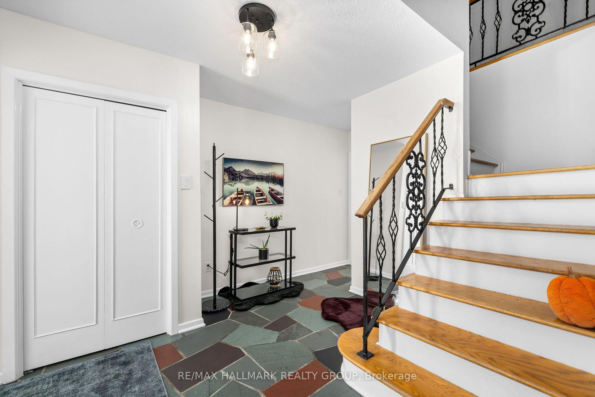 Photo 49 of 932 Dresden Crescent, Ottawa, Whitehaven — HOMEH
