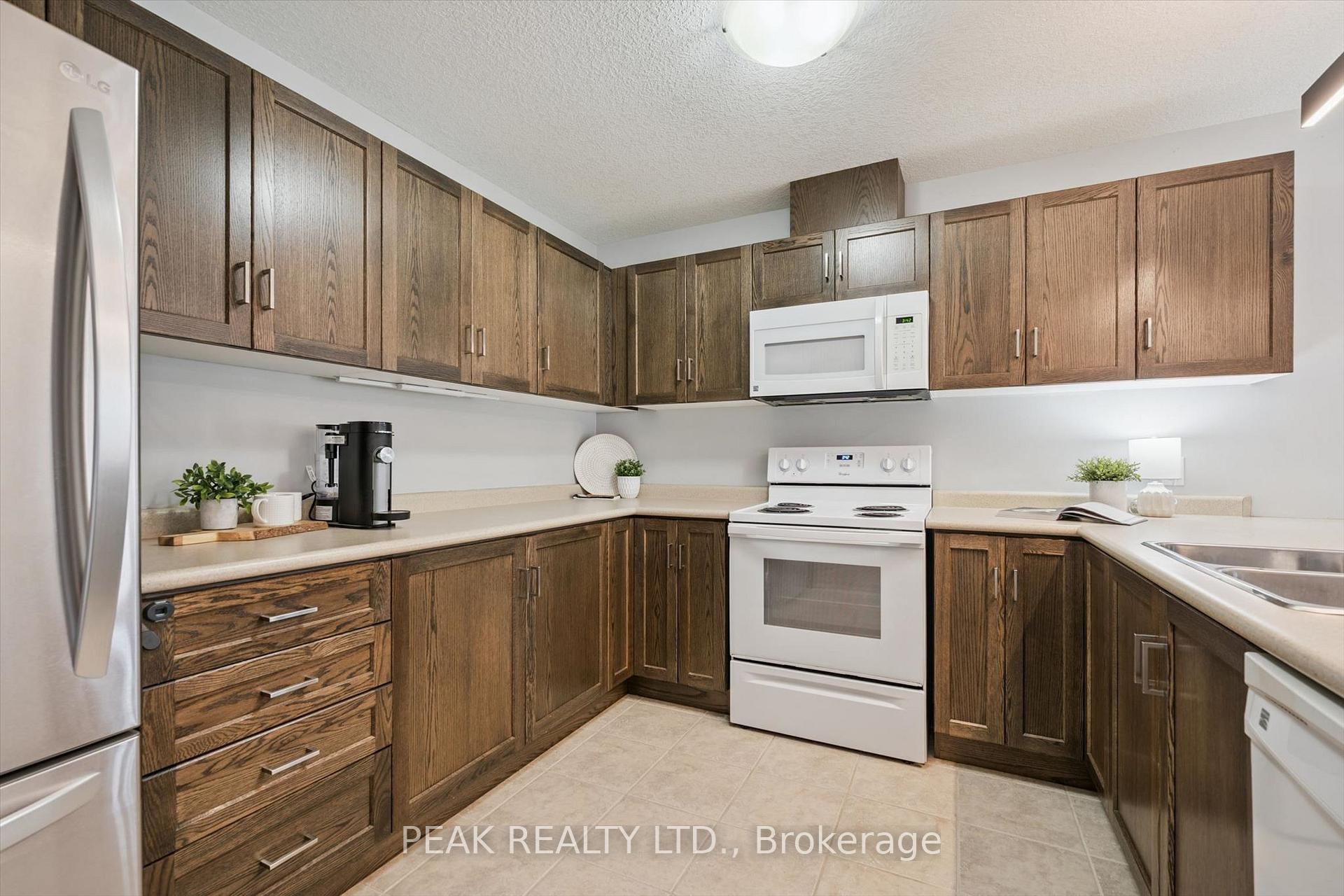 Photo 7 of 335 Finoro Crescent, Woolwich, Elmira — HOMEH