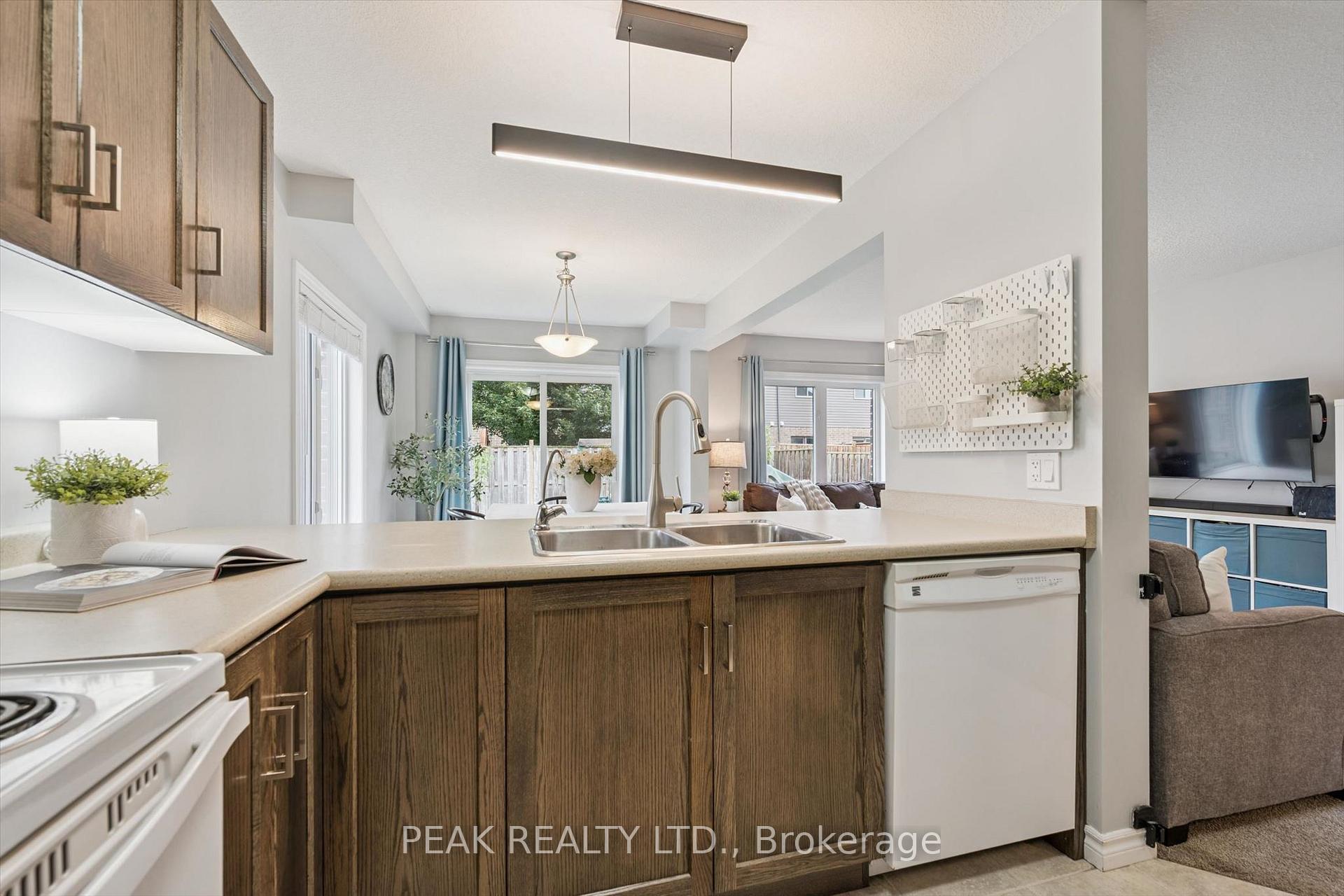 Photo 10 of 335 Finoro Crescent, Woolwich, Elmira — HOMEH