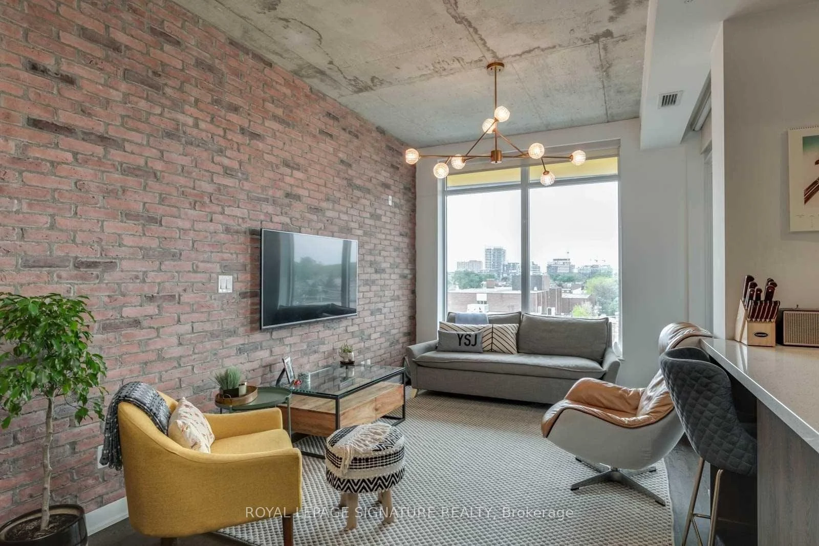 Photo of Unit 504, 109 Ossington Avenue