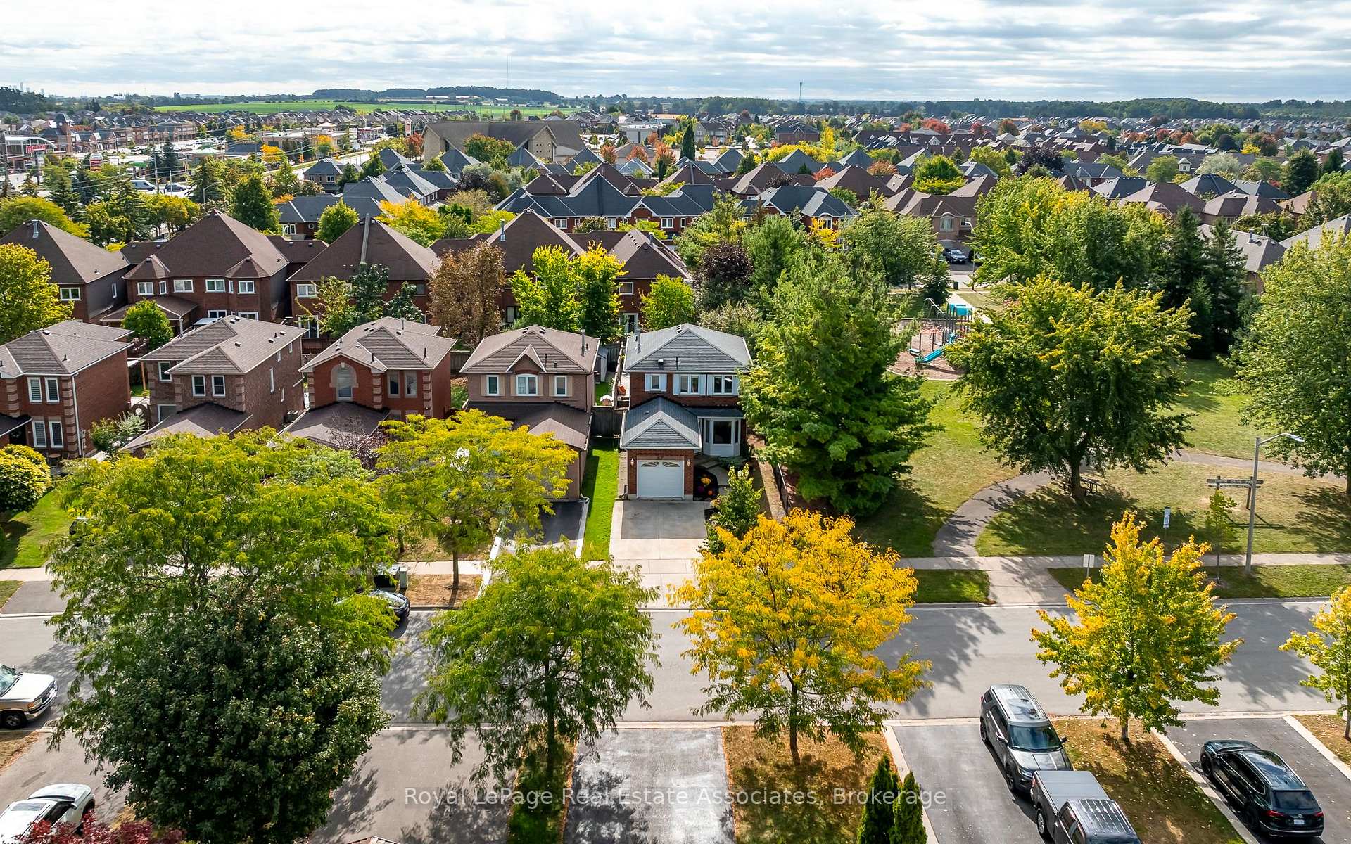 Photo 2 of 67 Smith Drive, Halton Hills, Georgetown — HOMEH