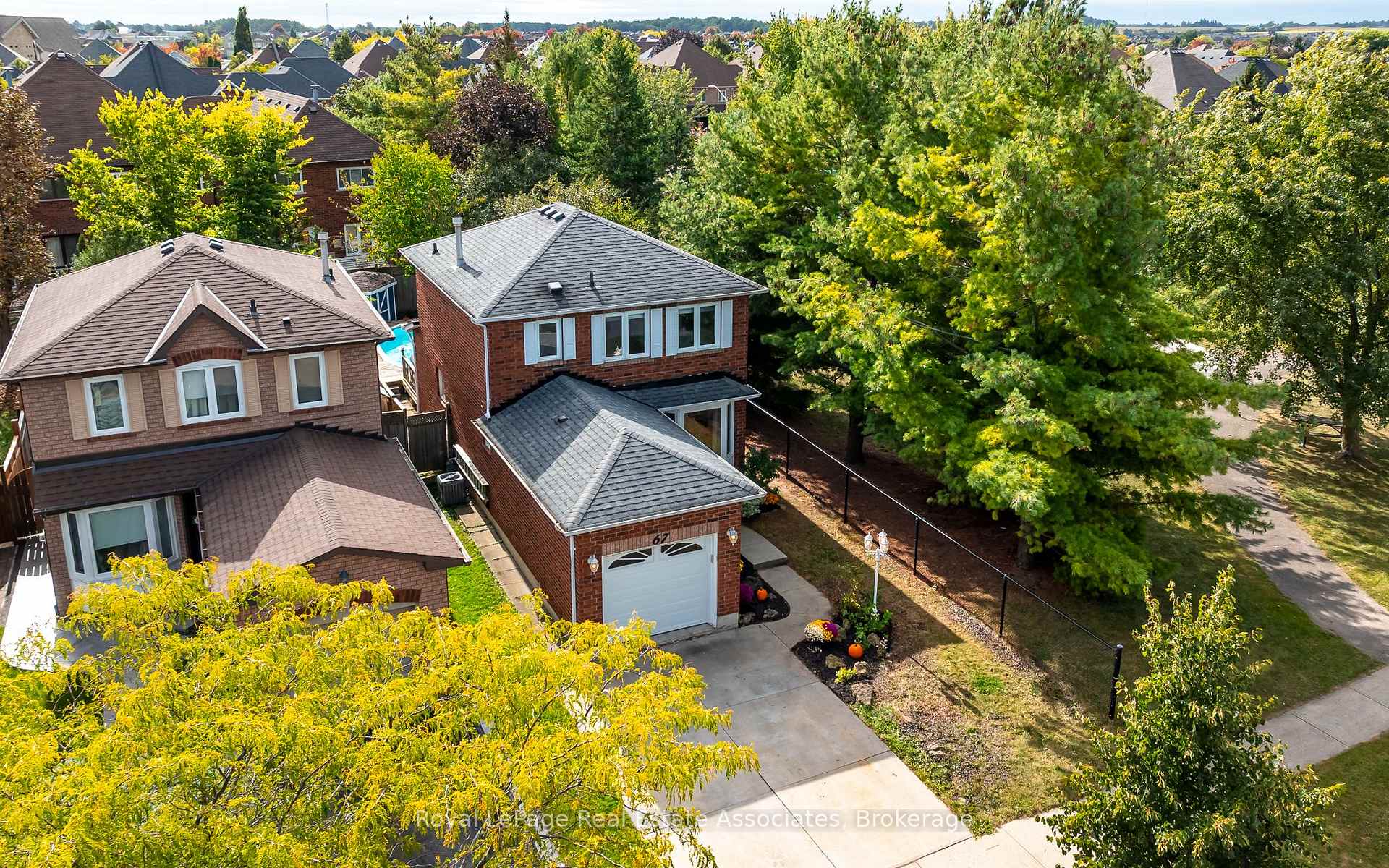 Photo 3 of 67 Smith Drive, Halton Hills, Georgetown — HOMEH