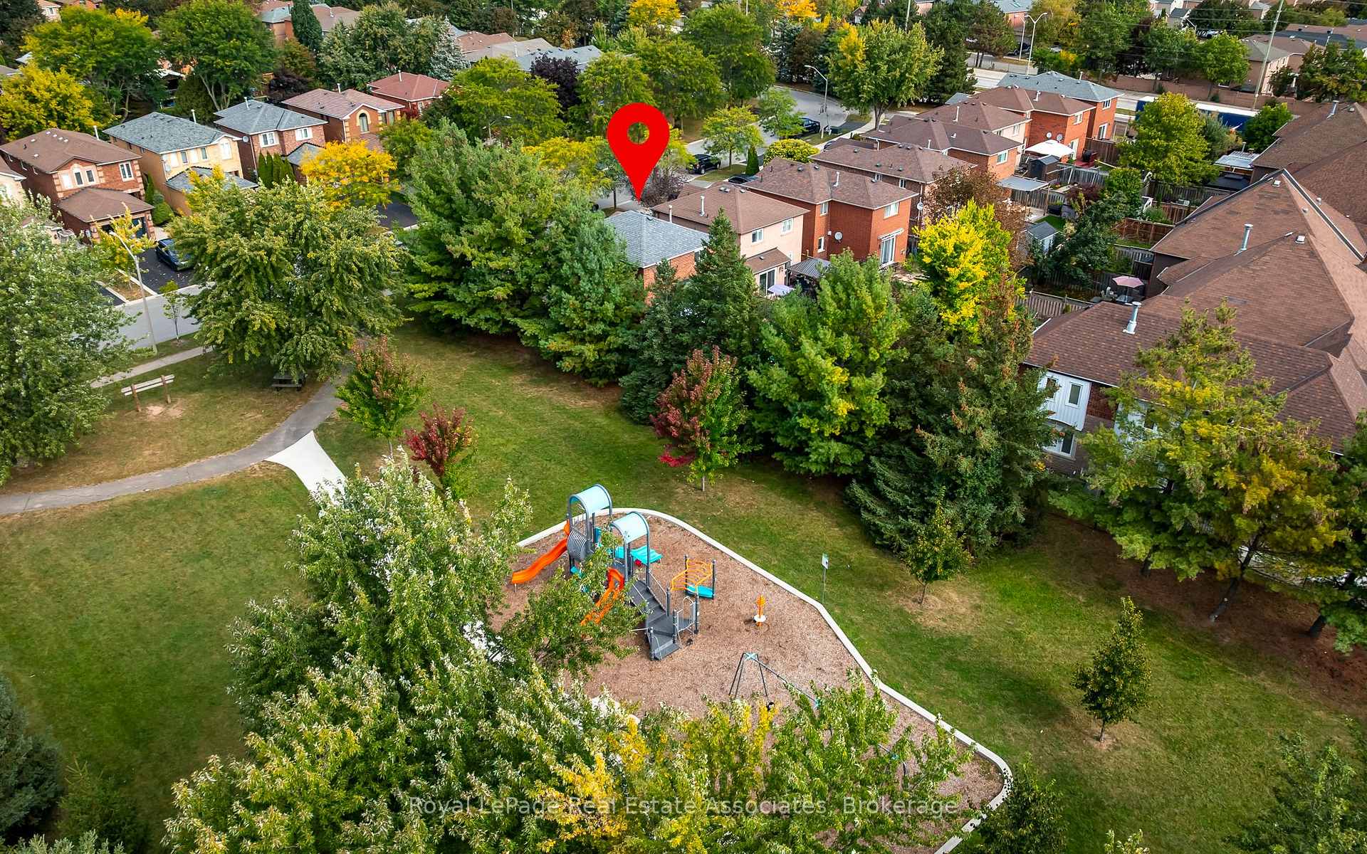 Photo 7 of 67 Smith Drive, Halton Hills, Georgetown — HOMEH