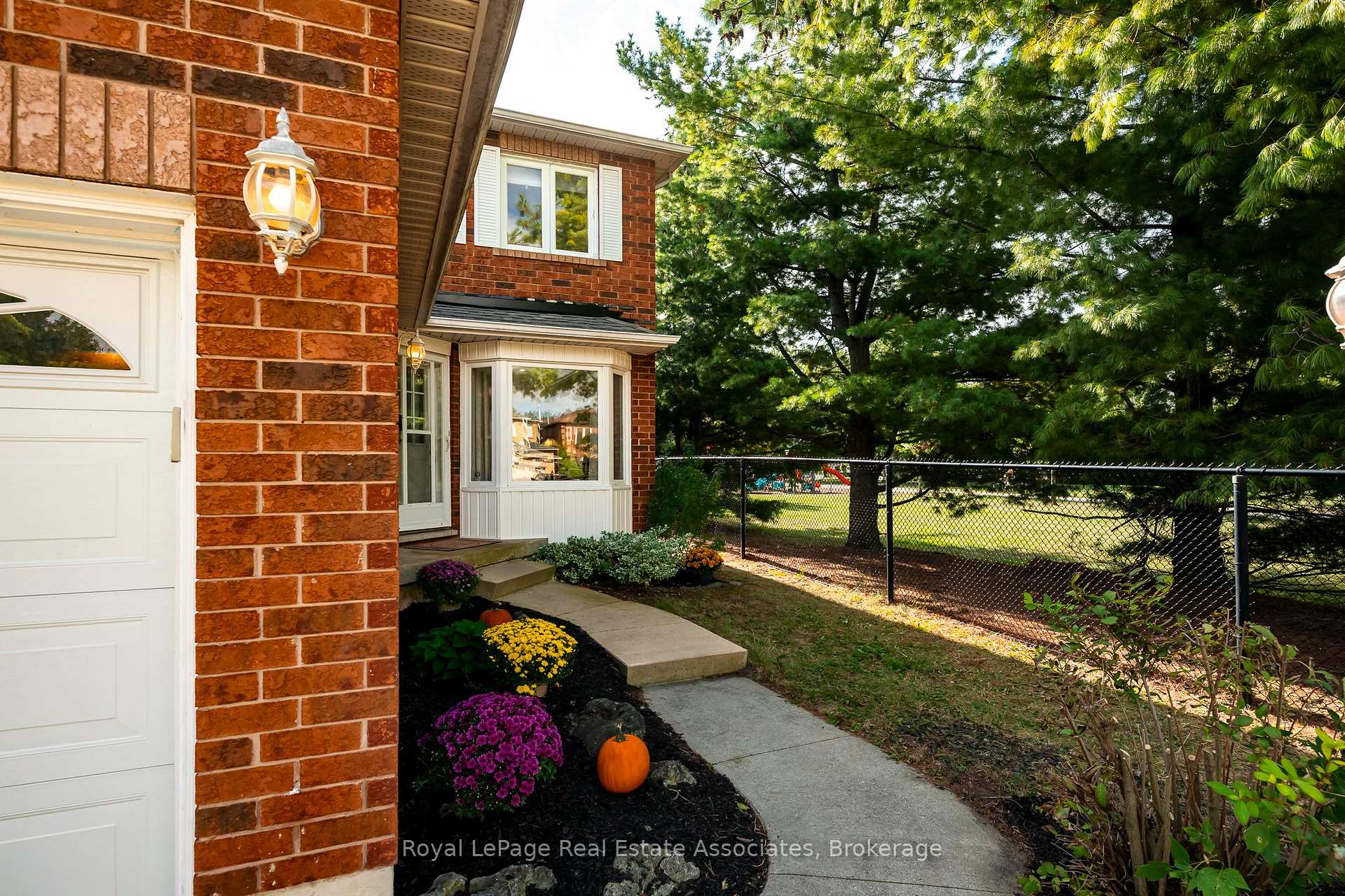 Photo 11 of 67 Smith Drive, Halton Hills, Georgetown — HOMEH