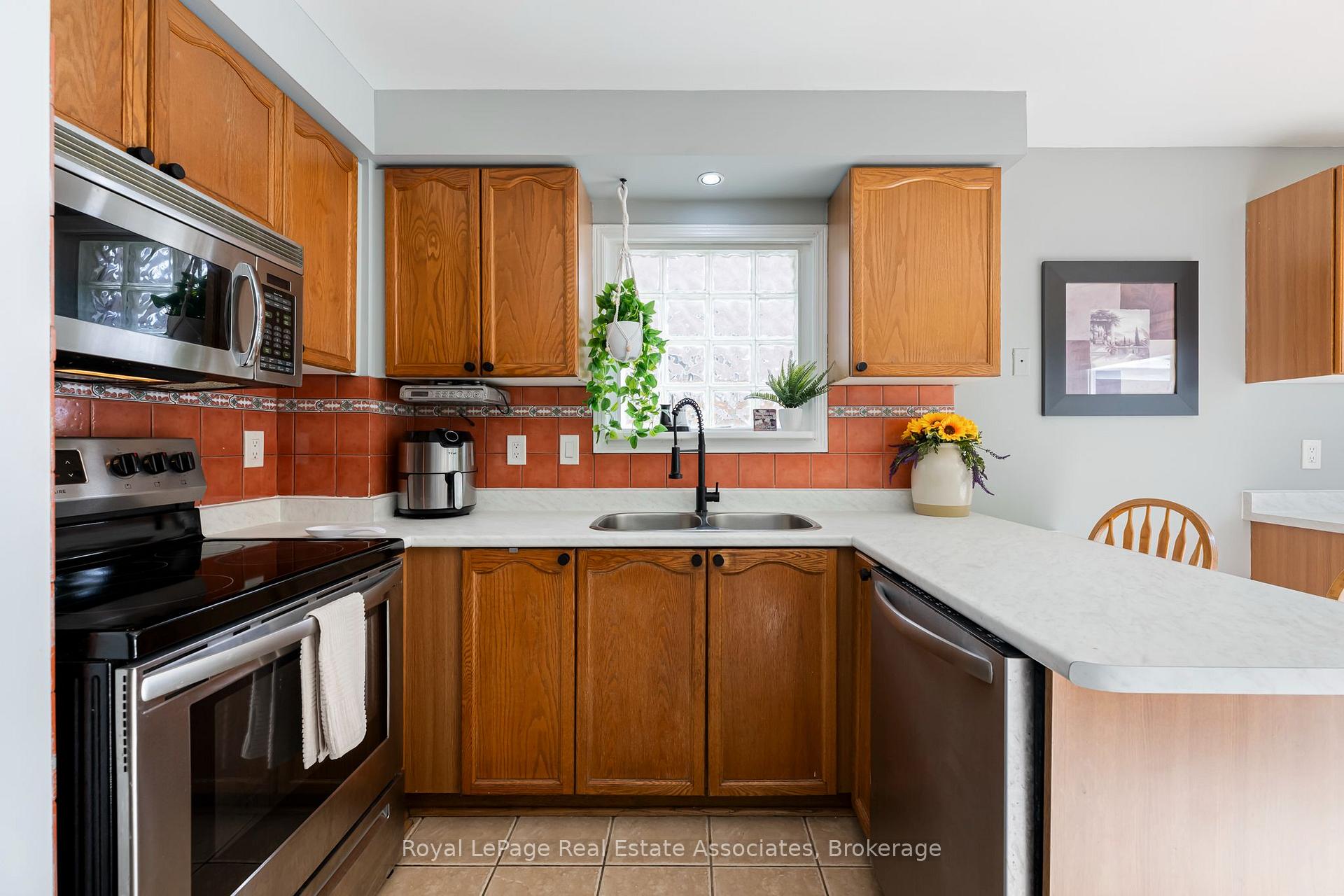 Photo 29 of 67 Smith Drive, Halton Hills, Georgetown — HOMEH