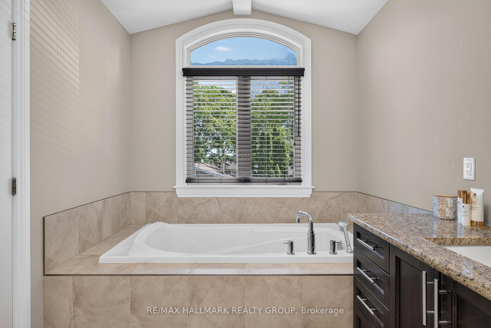 Photo 19 of 856 Norton Avenue, Ottawa, Queensway Terrace North — HOMEH