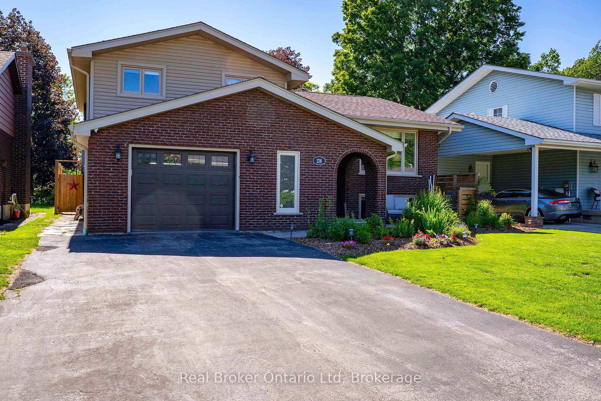 Photo 5 of 126 5th Avenue E, Owen Sound — HOMEH
