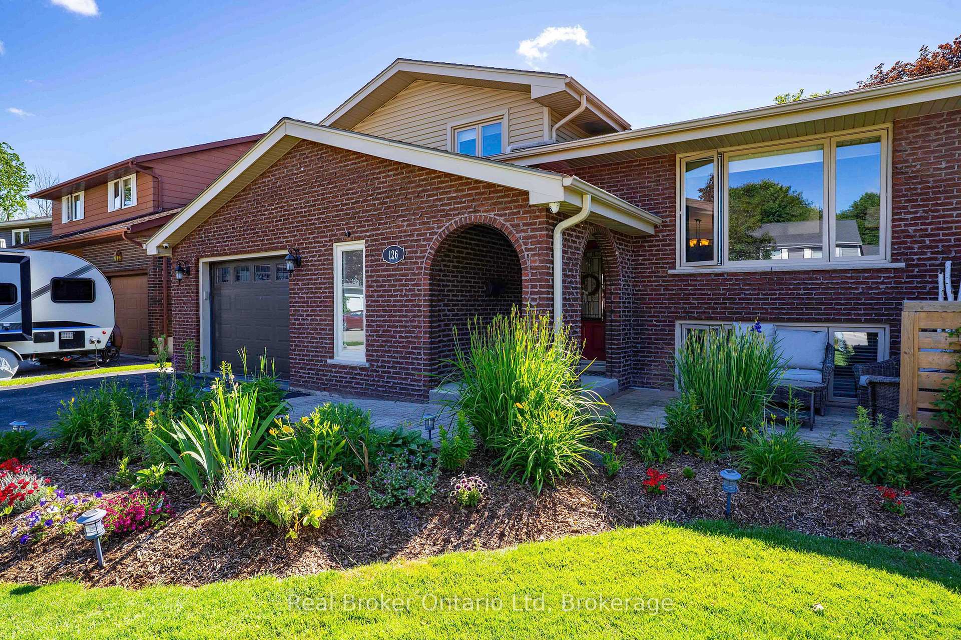 Photo 7 of 126 5th Avenue E, Owen Sound — HOMEH