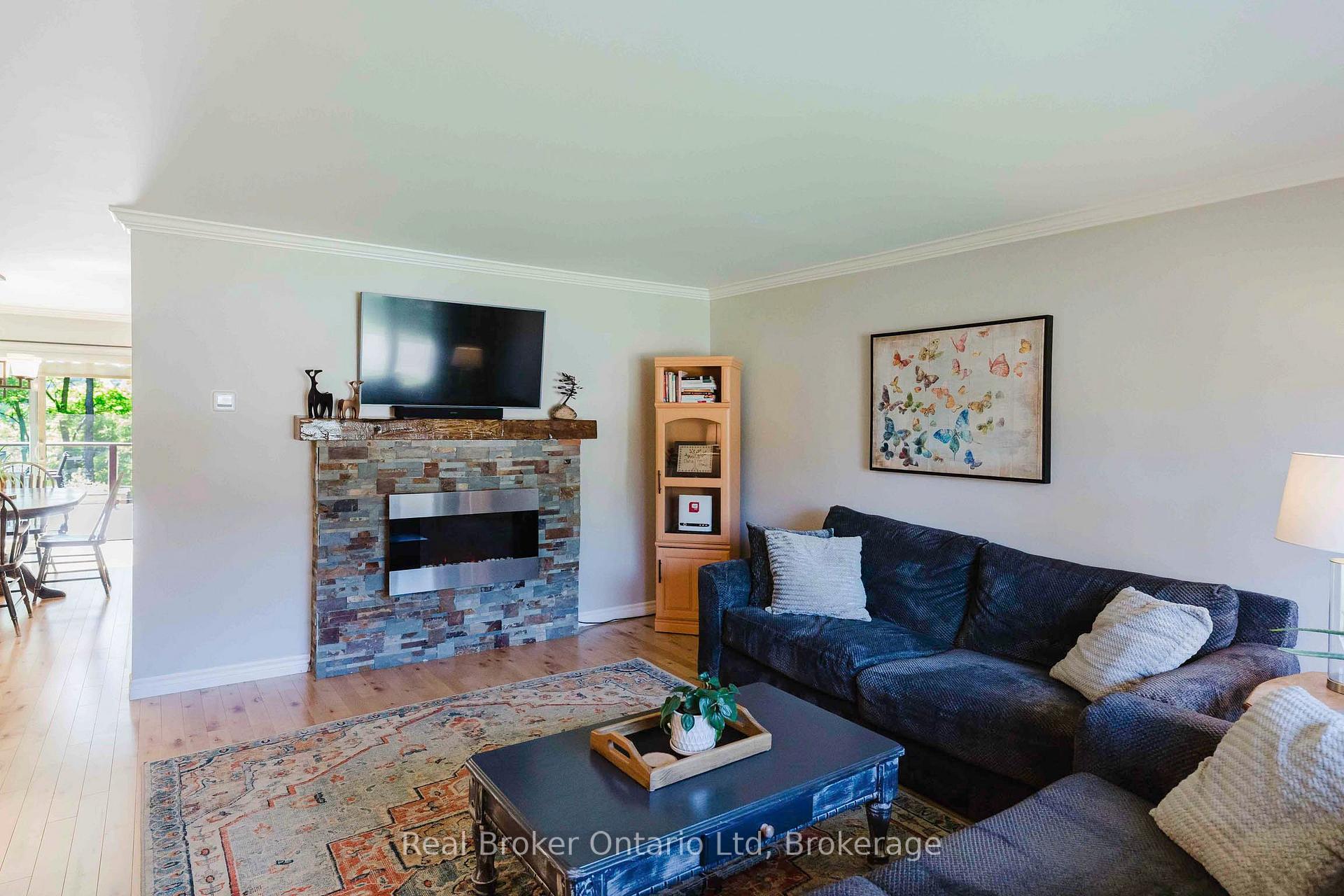 Photo 21 of 126 5th Avenue E, Owen Sound — HOMEH