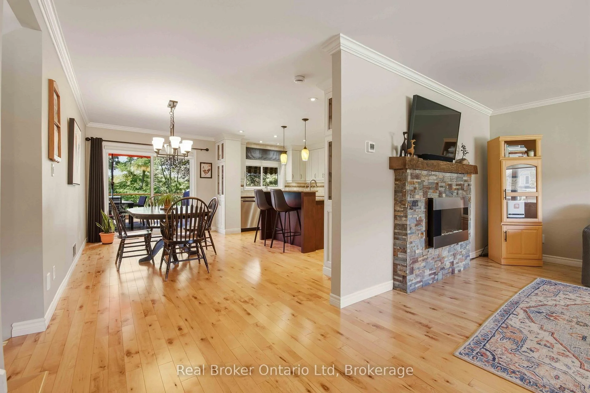 Photo 16 of 126 5th Avenue E, Owen Sound — HOMEH