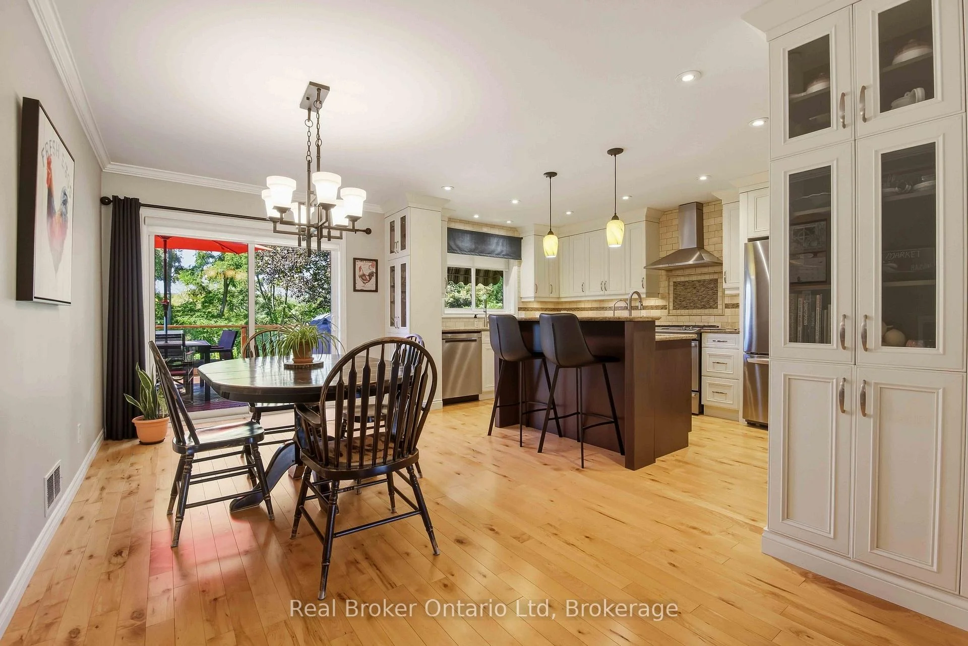Photo 18 of 126 5th Avenue E, Owen Sound — HOMEH