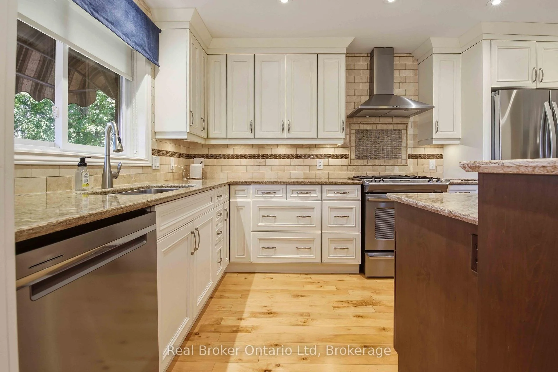 Photo 22 of 126 5th Avenue E, Owen Sound — HOMEH