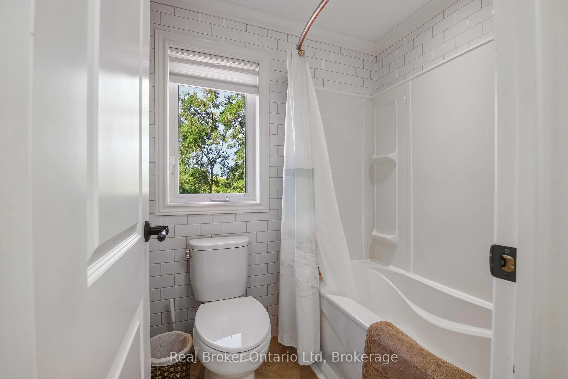 Photo 42 of 126 5th Avenue E, Owen Sound — HOMEH