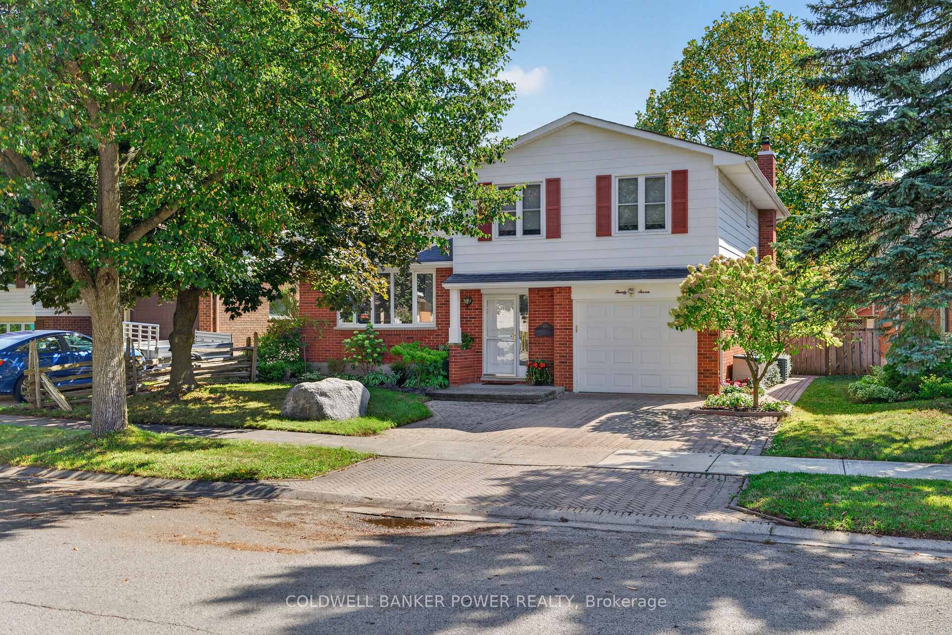 Photo 2 of 27 Concord Crescent, London, North I — HOMEH