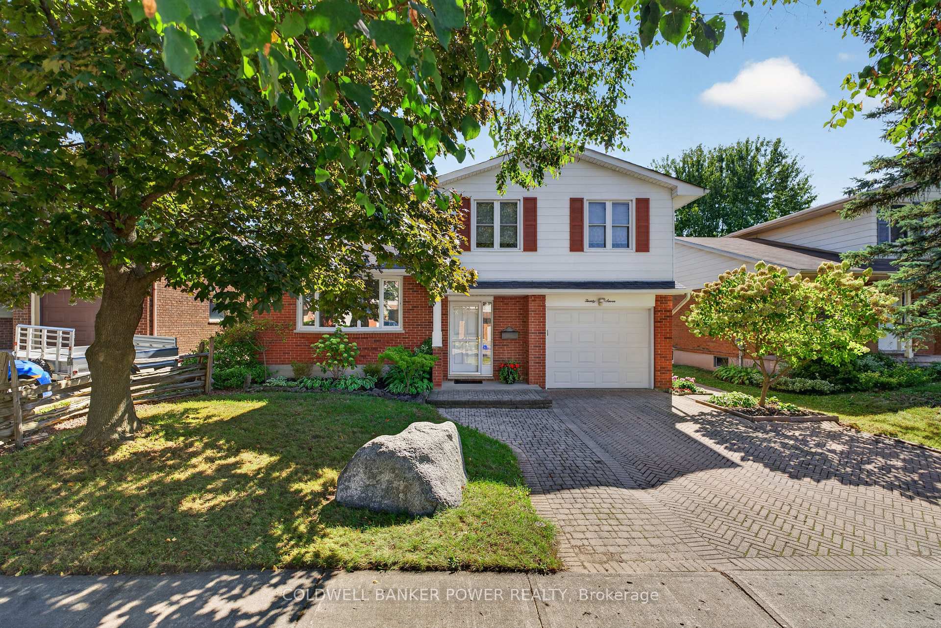 Photo 3 of 27 Concord Crescent, London, North I — HOMEH