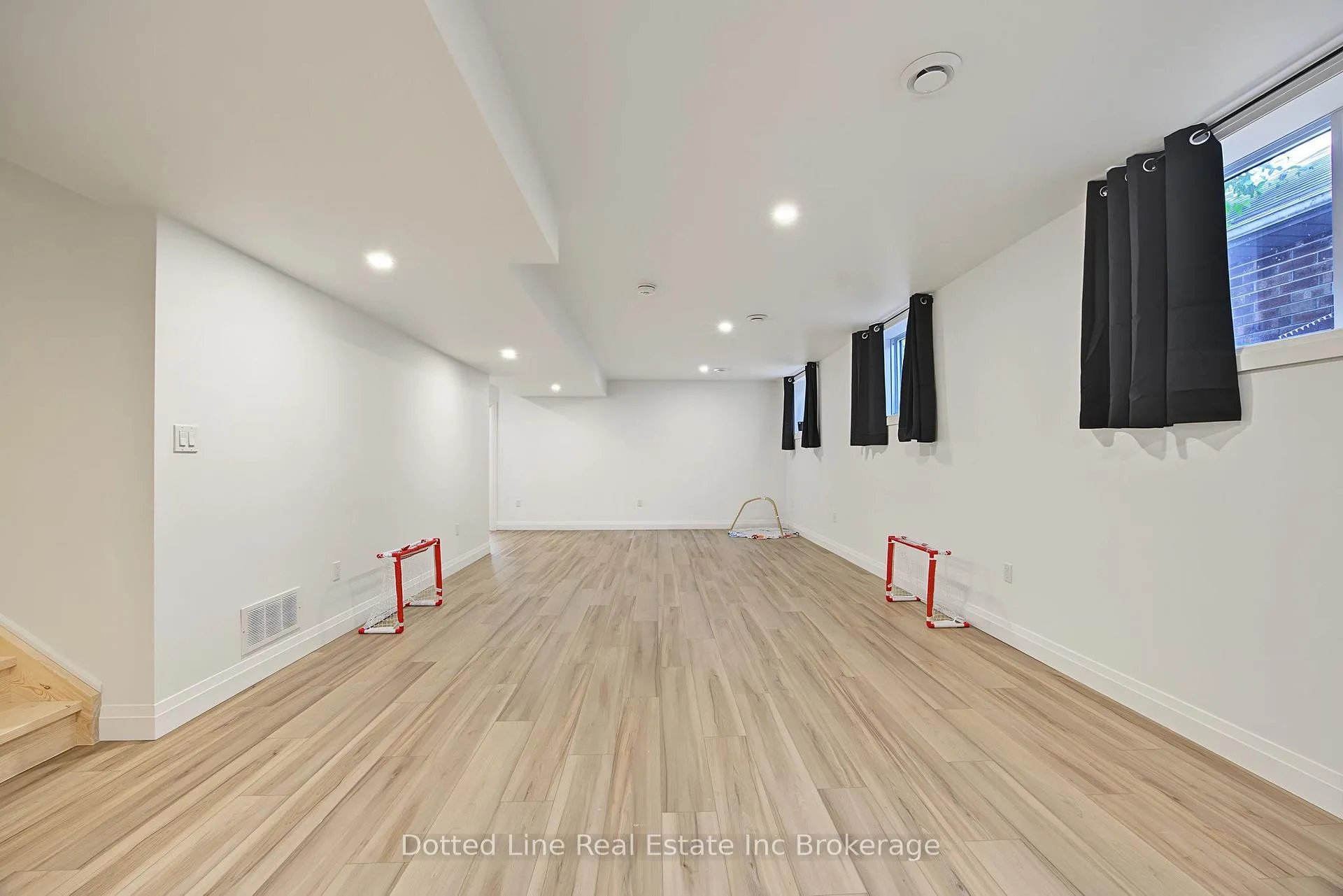 Photo 23 of 4 Charles Court, Bayham, Port Burwell — HOMEH