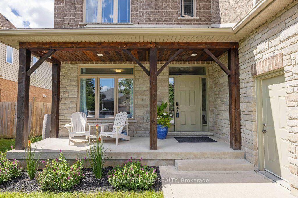 Photo 3 of 139 Skyline Avenue, London, North B — HOMEH