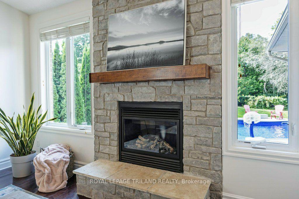 Photo 11 of 139 Skyline Avenue, London, North B — HOMEH