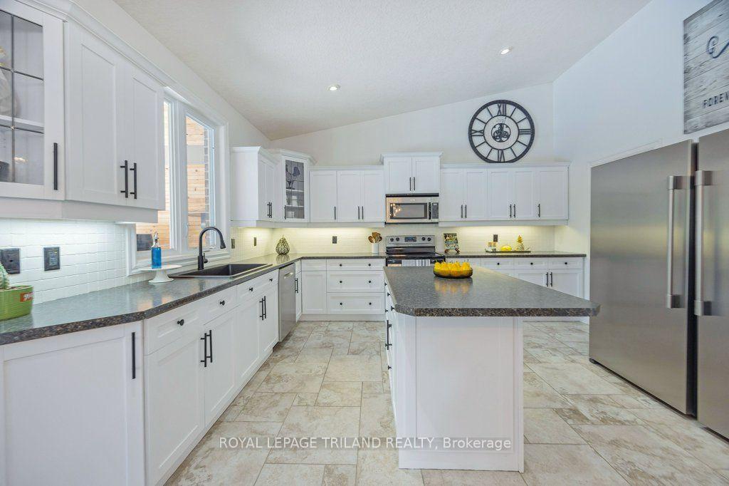 Photo 14 of 139 Skyline Avenue, London, North B — HOMEH