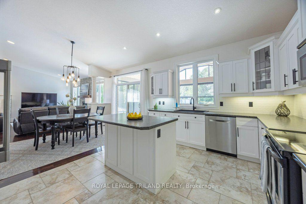 Photo 17 of 139 Skyline Avenue, London, North B — HOMEH