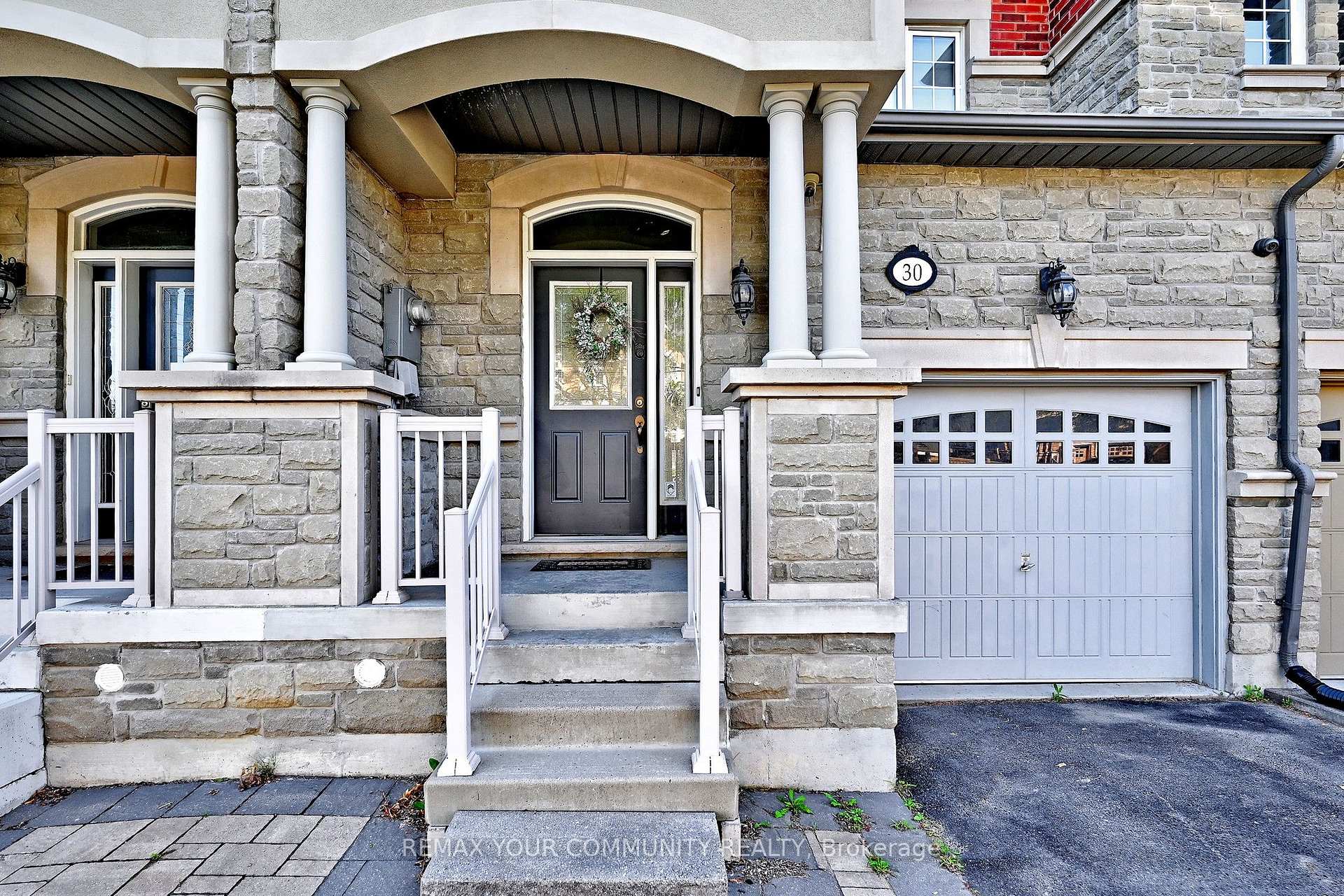 Photo 7 of 30 Spruce Pine Crescent, Vaughan, Patterson — HOMEH