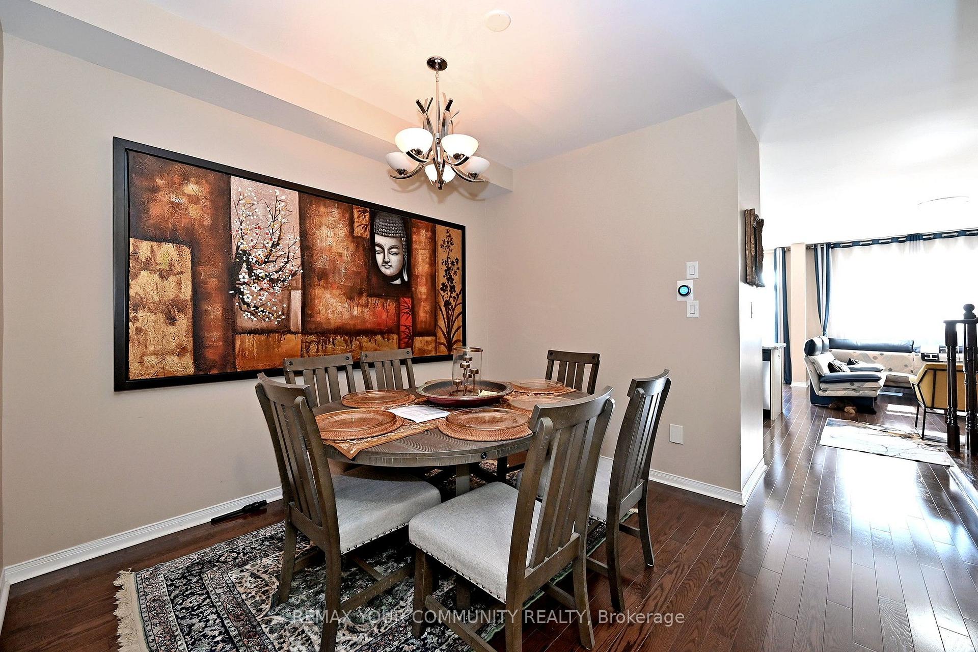 Photo 8 of 30 Spruce Pine Crescent, Vaughan, Patterson — HOMEH