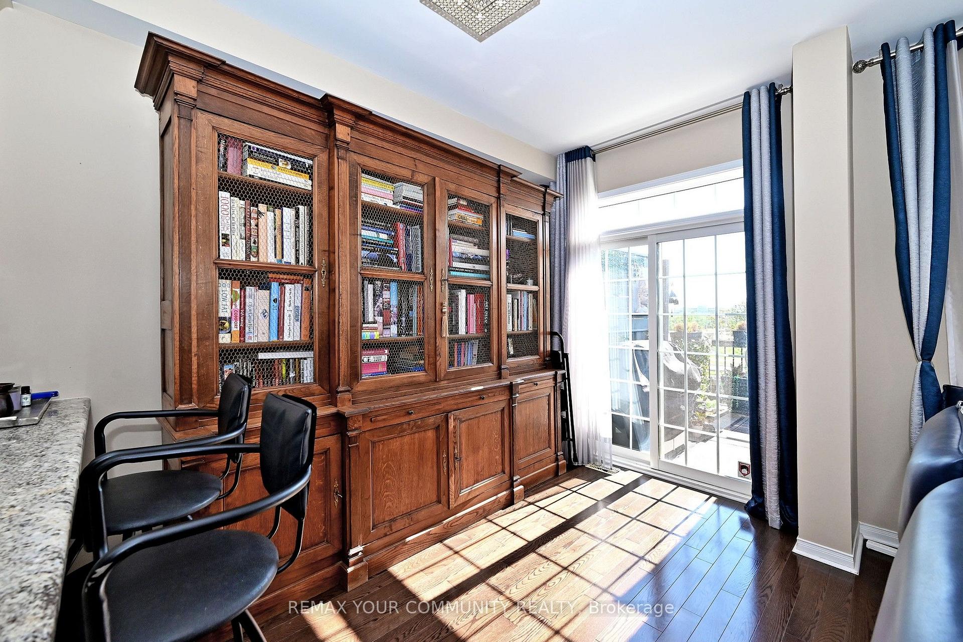 Photo 14 of 30 Spruce Pine Crescent, Vaughan, Patterson — HOMEH