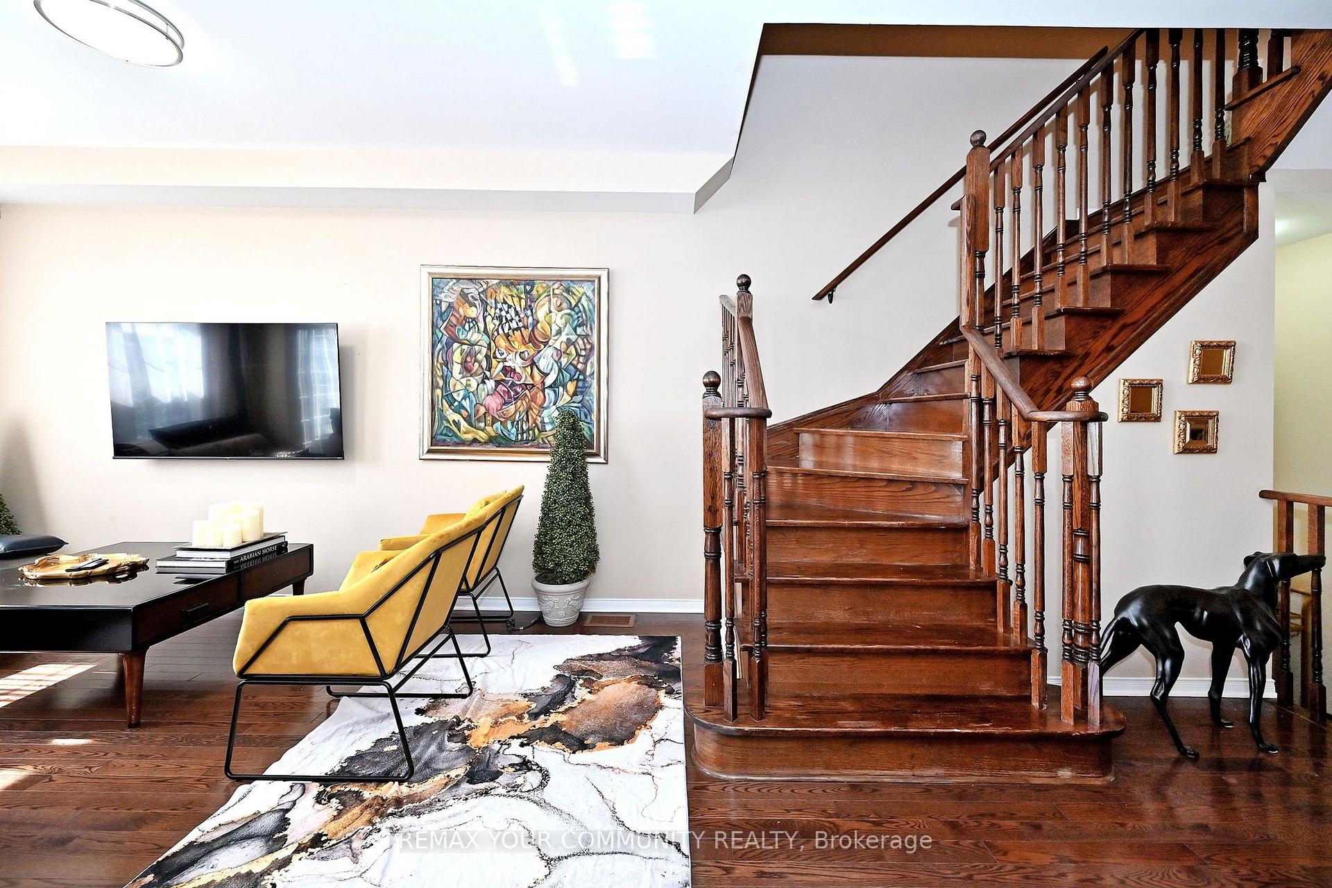Photo 15 of 30 Spruce Pine Crescent, Vaughan, Patterson — HOMEH