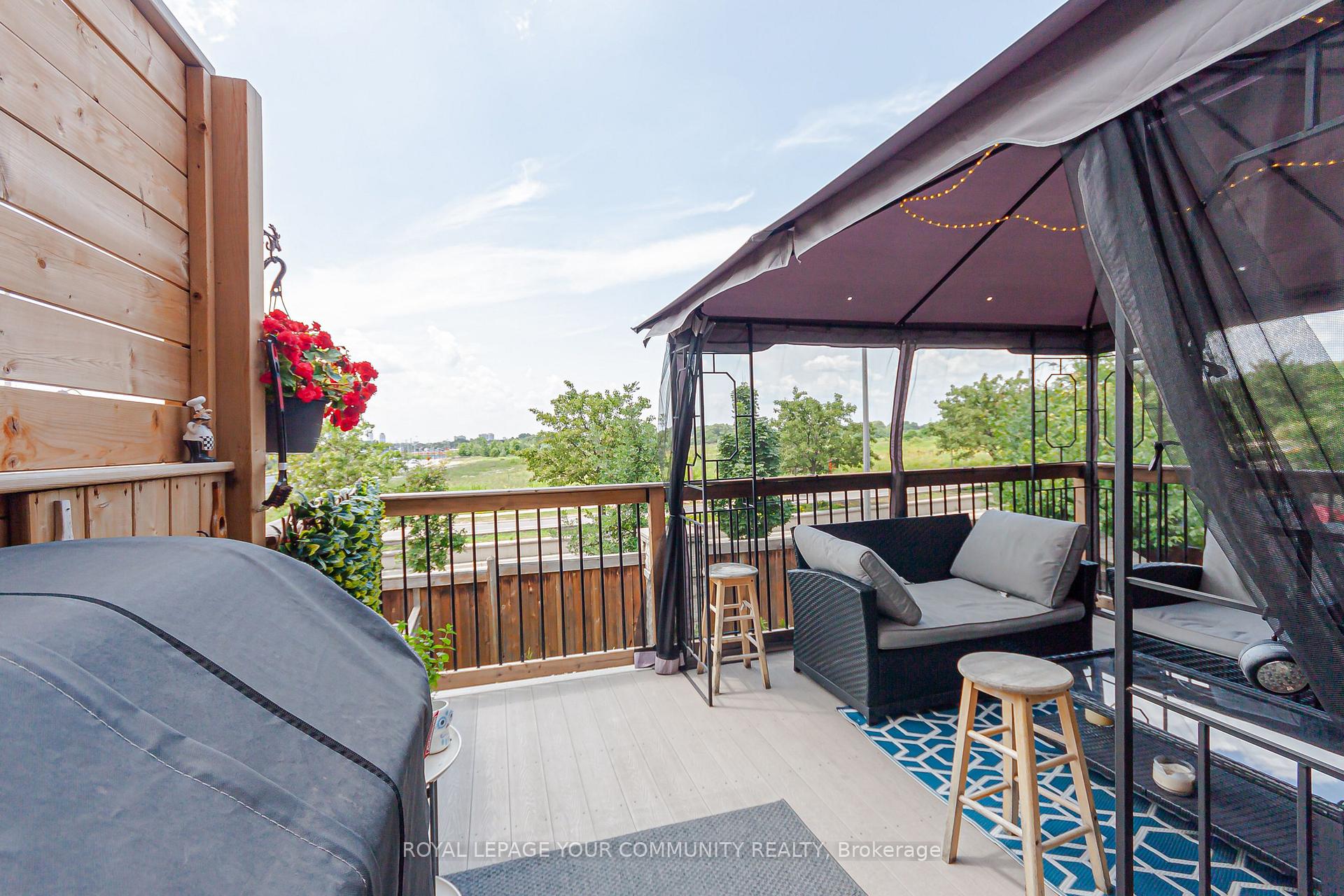 Photo 16 of 30 Spruce Pine Crescent, Vaughan, Patterson — HOMEH