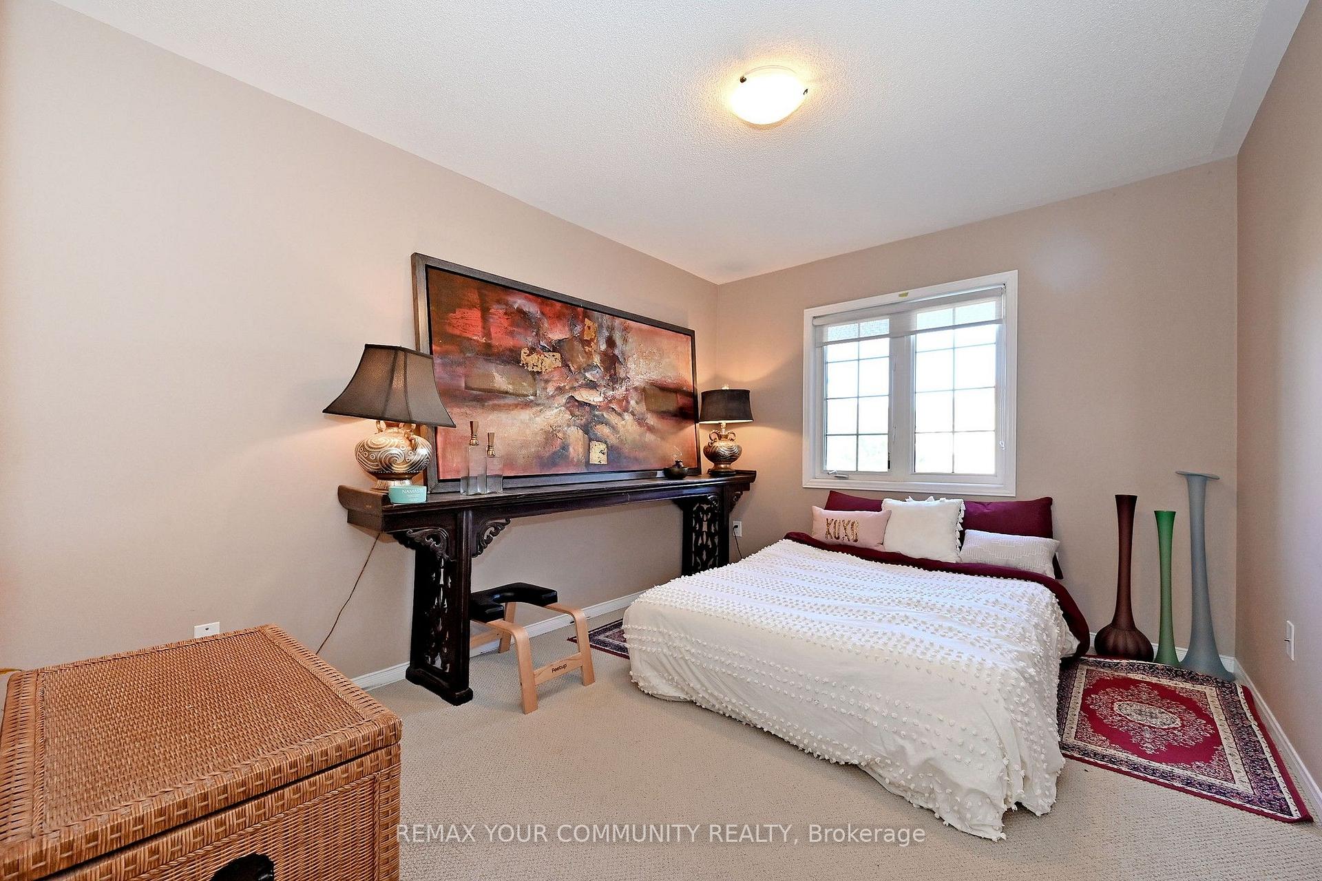 Photo 22 of 30 Spruce Pine Crescent, Vaughan, Patterson — HOMEH