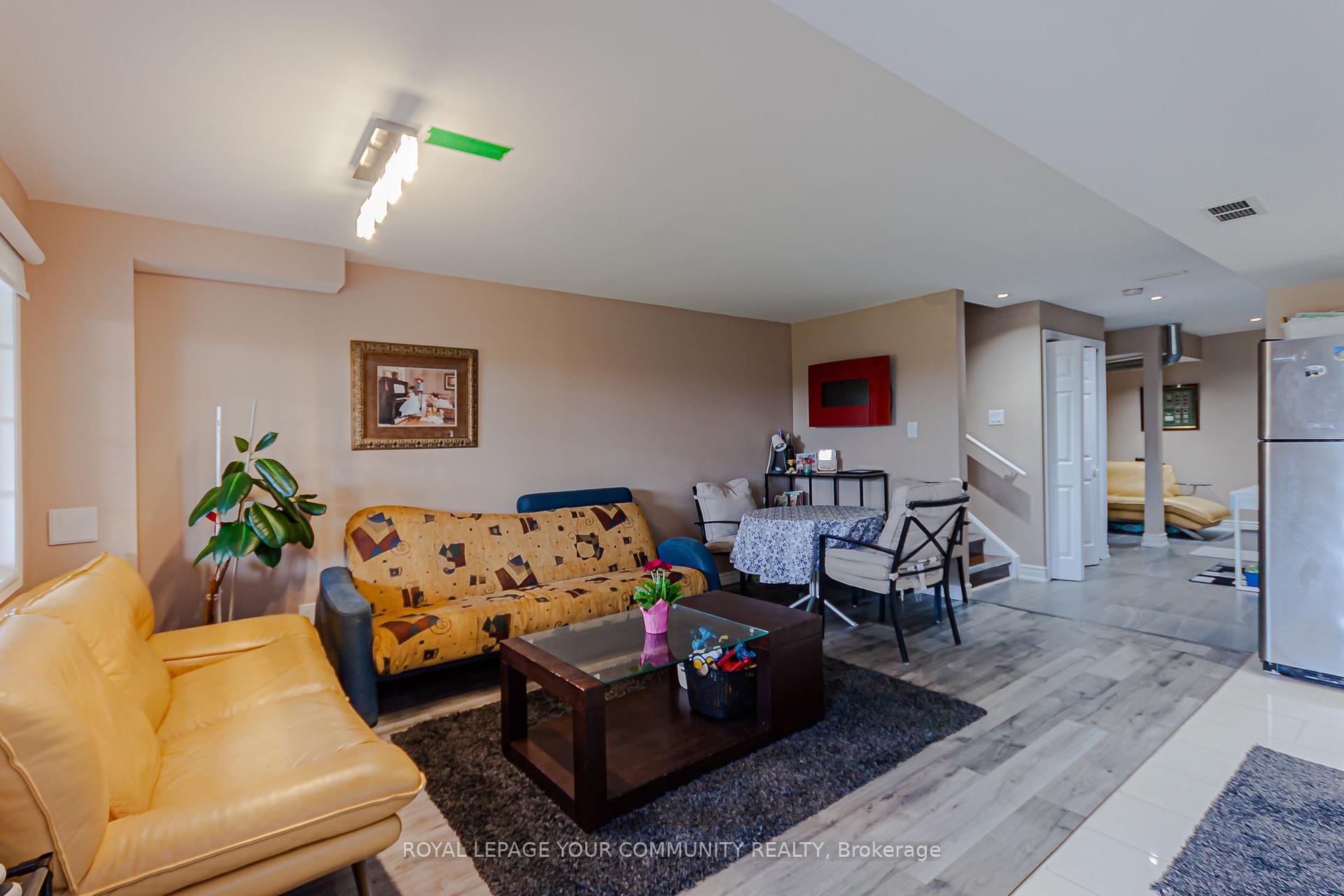 Photo 25 of 30 Spruce Pine Crescent, Vaughan, Patterson — HOMEH