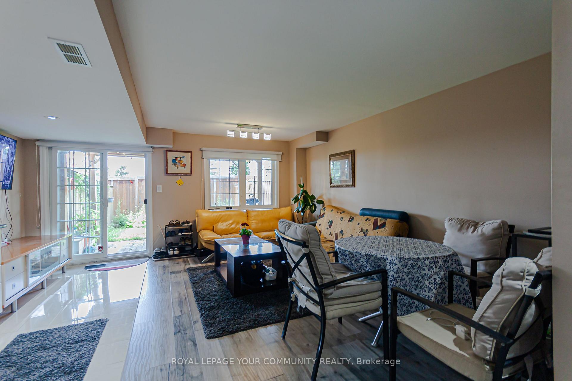 Photo 27 of 30 Spruce Pine Crescent, Vaughan, Patterson — HOMEH