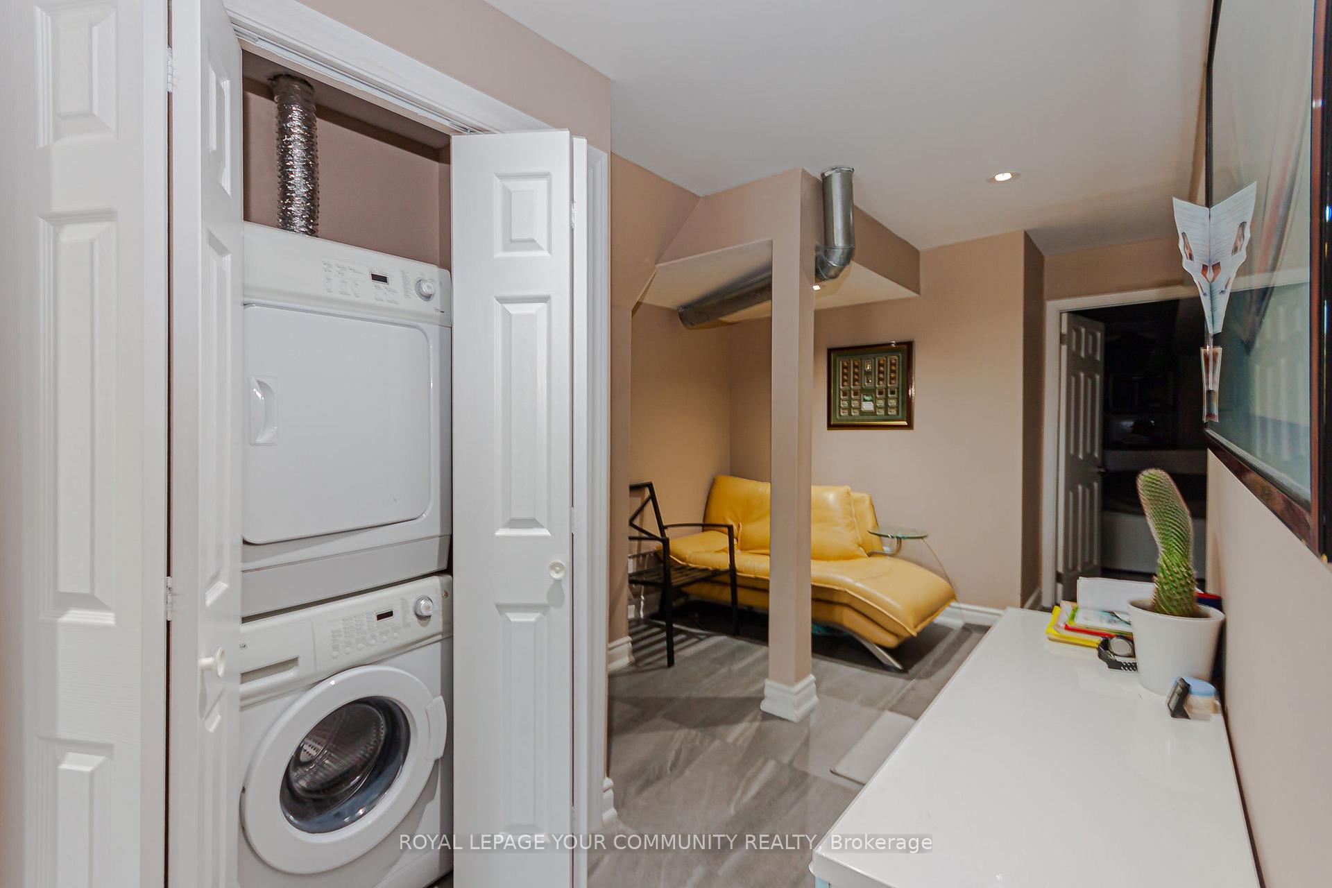 Photo 28 of 30 Spruce Pine Crescent, Vaughan, Patterson — HOMEH