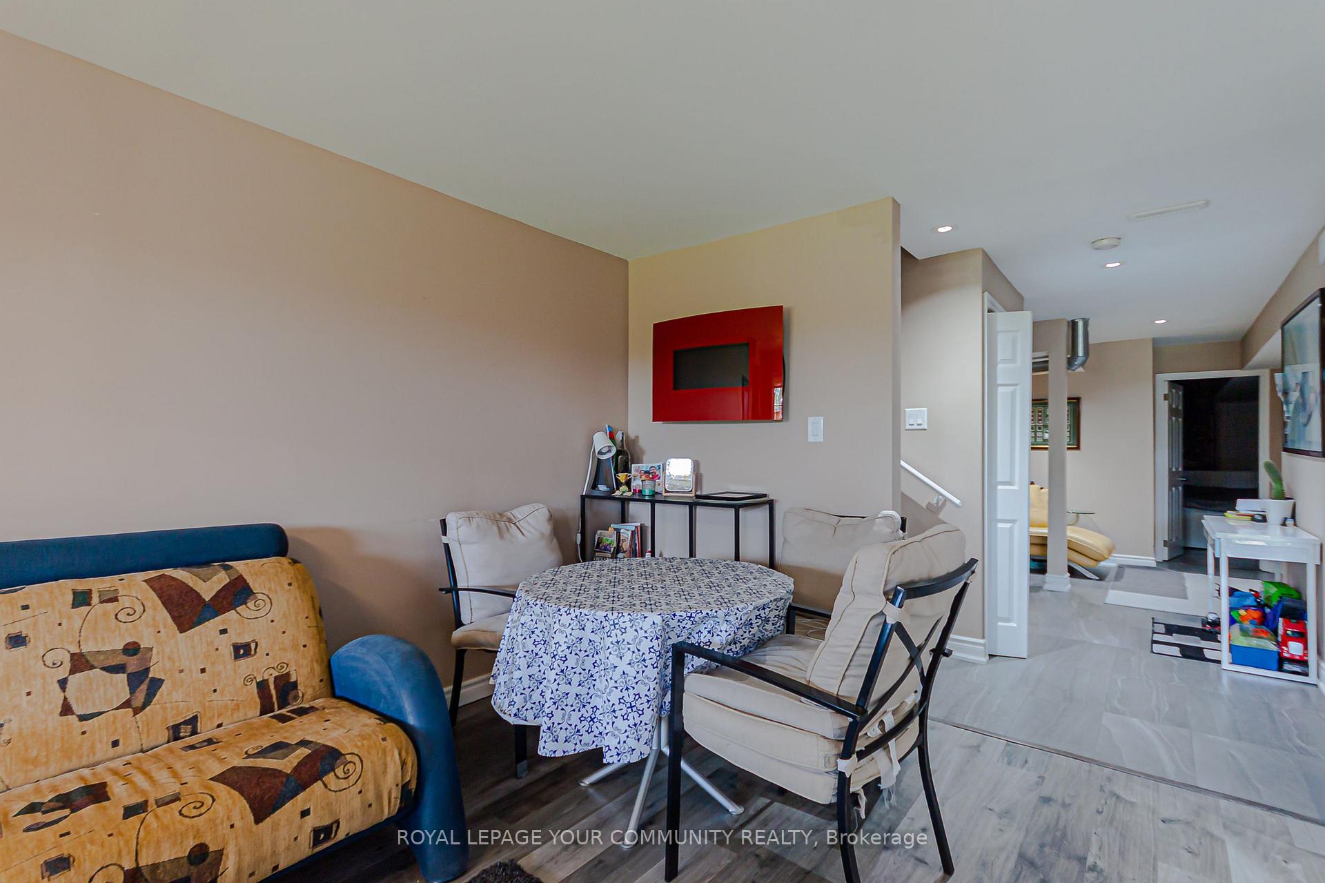 Photo 29 of 30 Spruce Pine Crescent, Vaughan, Patterson — HOMEH