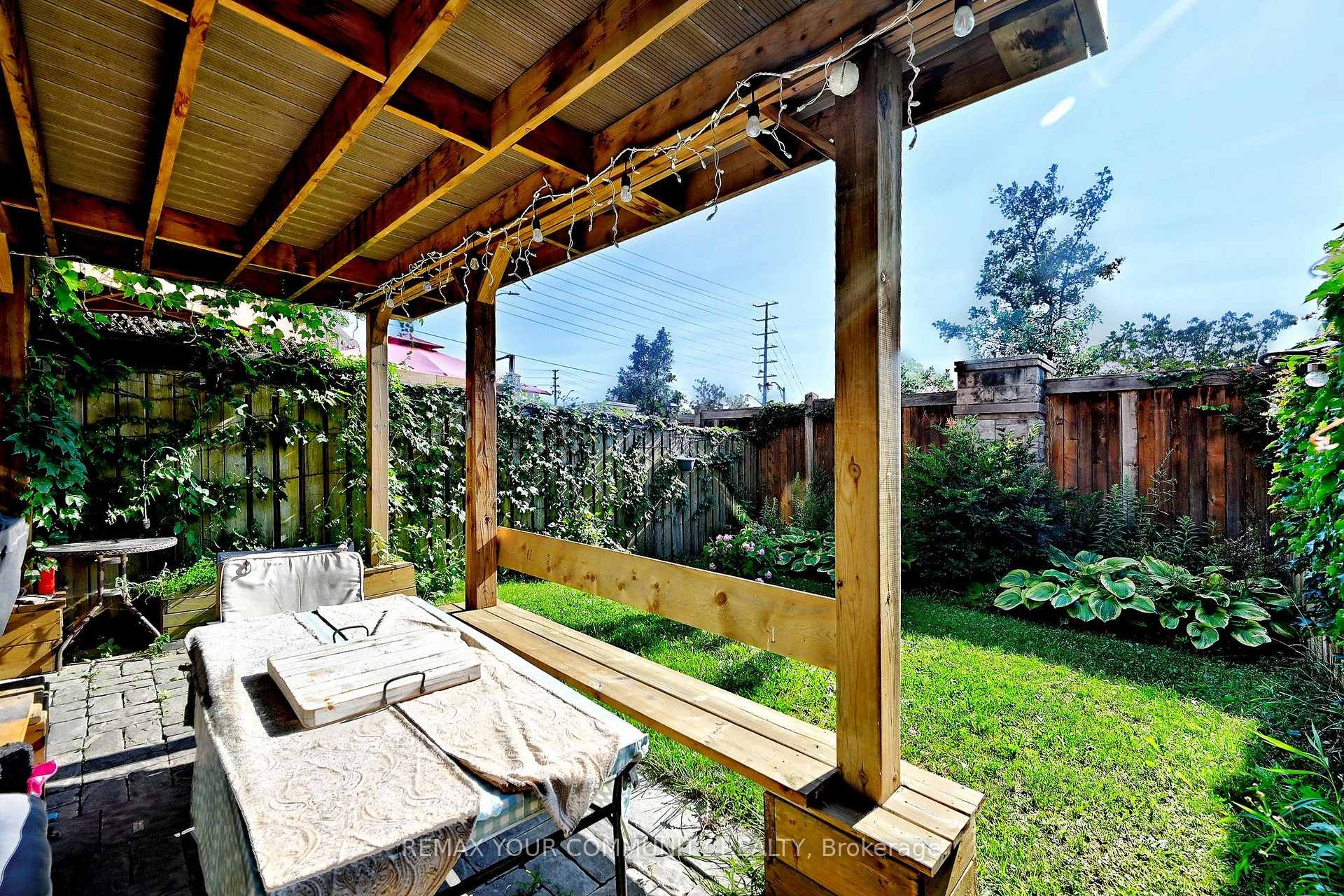 Photo 31 of 30 Spruce Pine Crescent, Vaughan, Patterson — HOMEH