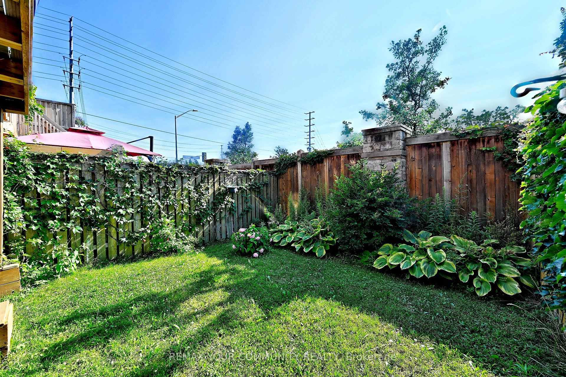 Photo 32 of 30 Spruce Pine Crescent, Vaughan, Patterson — HOMEH