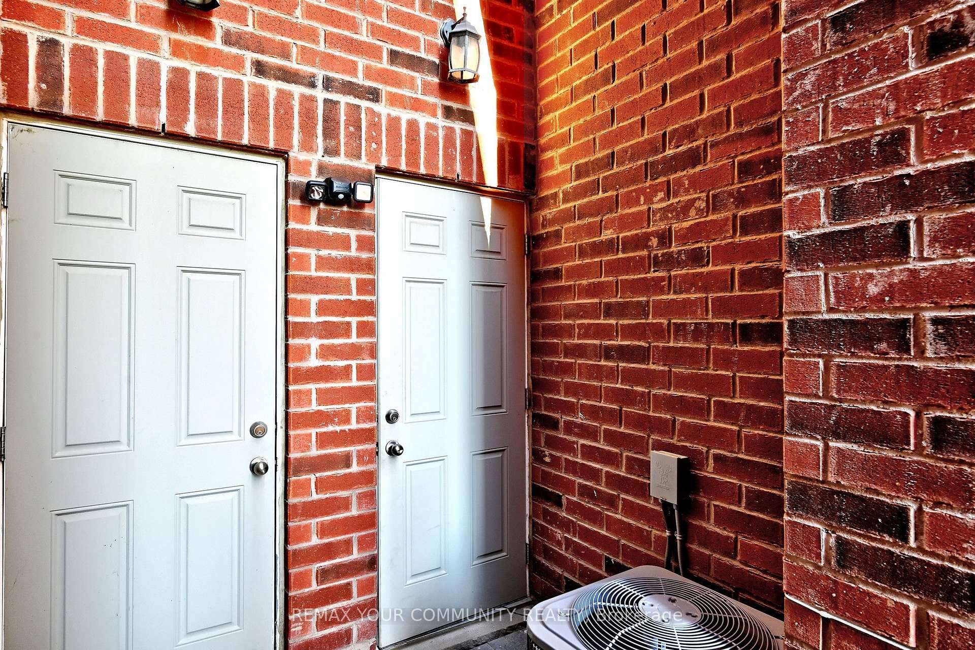 Photo 35 of 30 Spruce Pine Crescent, Vaughan, Patterson — HOMEH