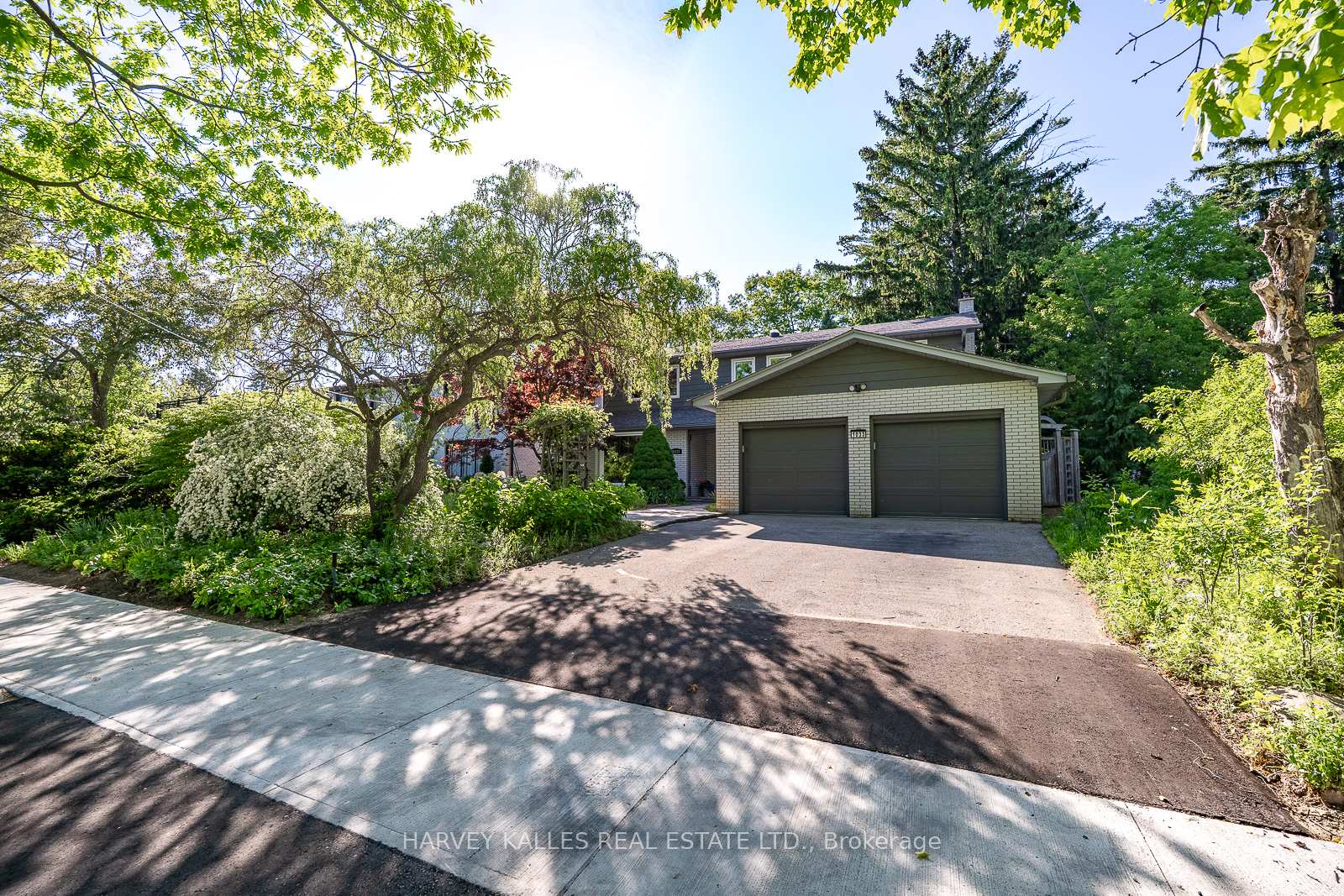 Photo 4 of 1033 Fair Birch Drive, Mississauga, Lorne Park — HOMEH