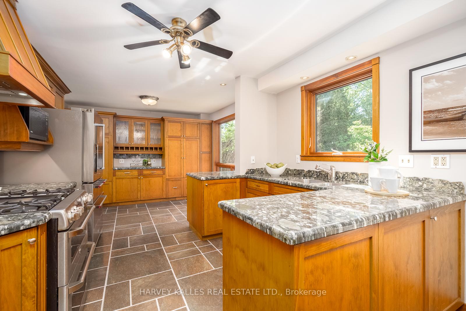 Photo 17 of 1033 Fair Birch Drive, Mississauga, Lorne Park — HOMEH