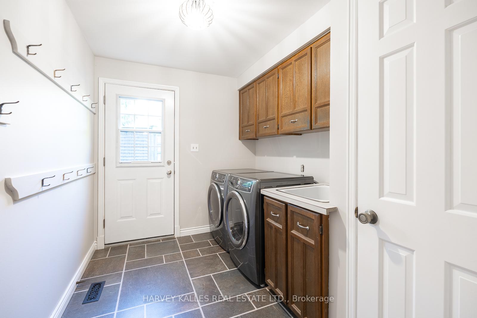 Photo 19 of 1033 Fair Birch Drive, Mississauga, Lorne Park — HOMEH