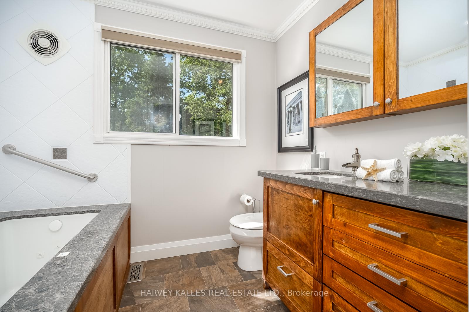 Photo 26 of 1033 Fair Birch Drive, Mississauga, Lorne Park — HOMEH
