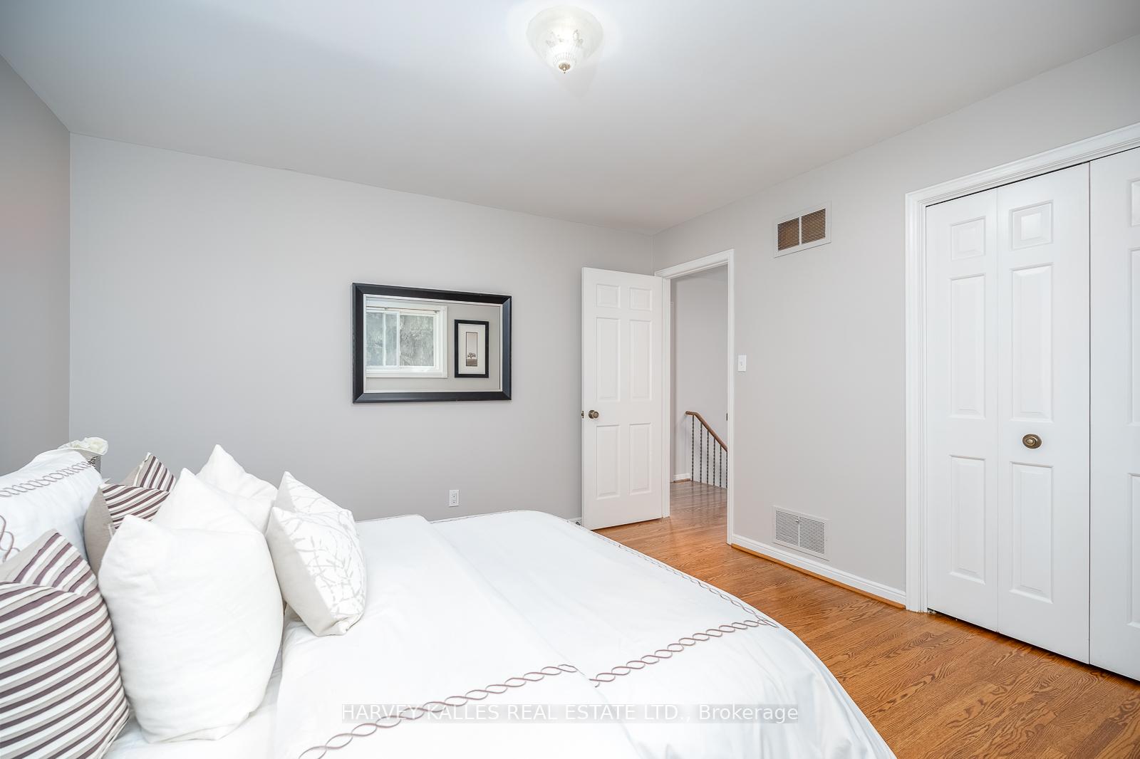 Photo 28 of 1033 Fair Birch Drive, Mississauga, Lorne Park — HOMEH