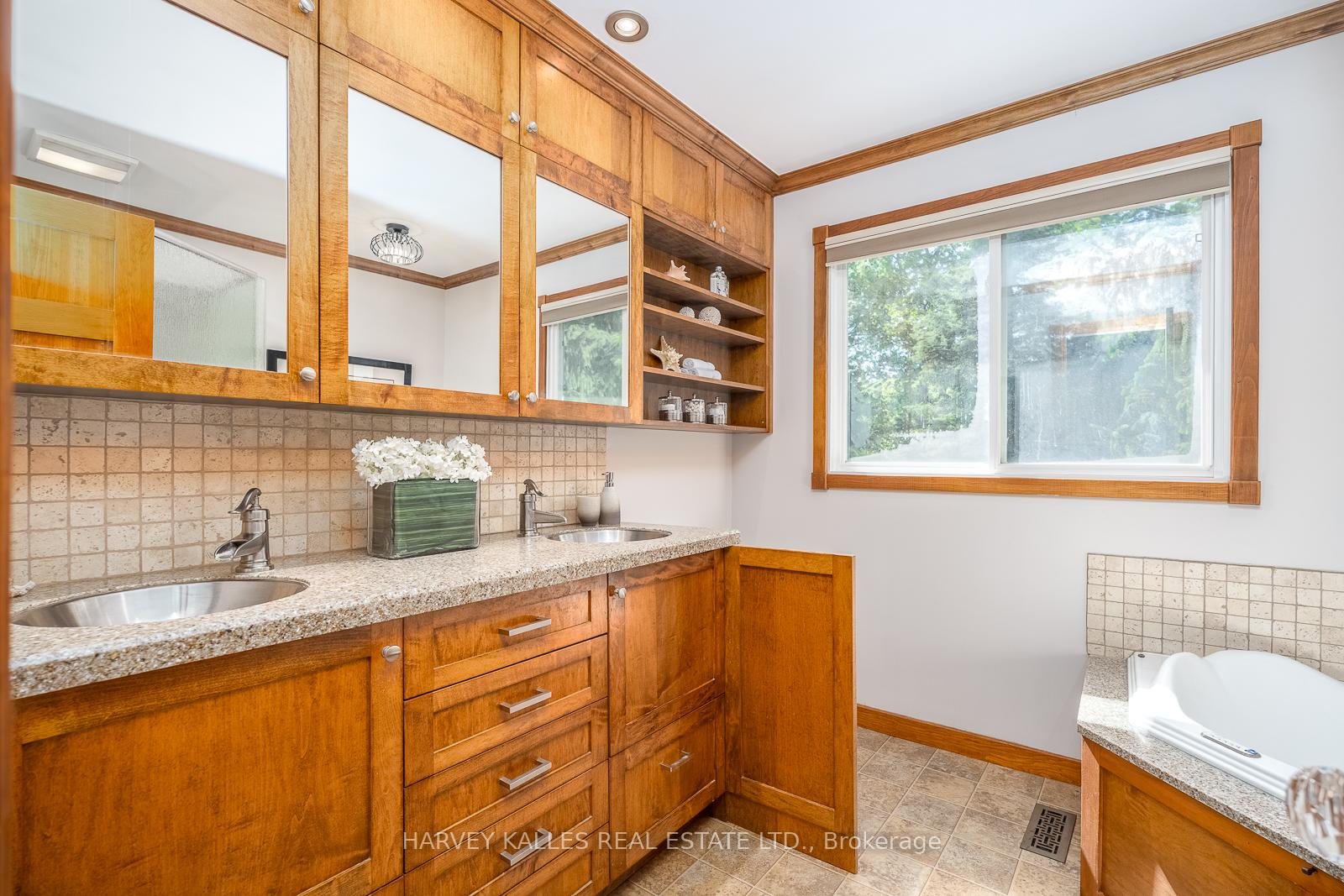 Photo 33 of 1033 Fair Birch Drive, Mississauga, Lorne Park — HOMEH