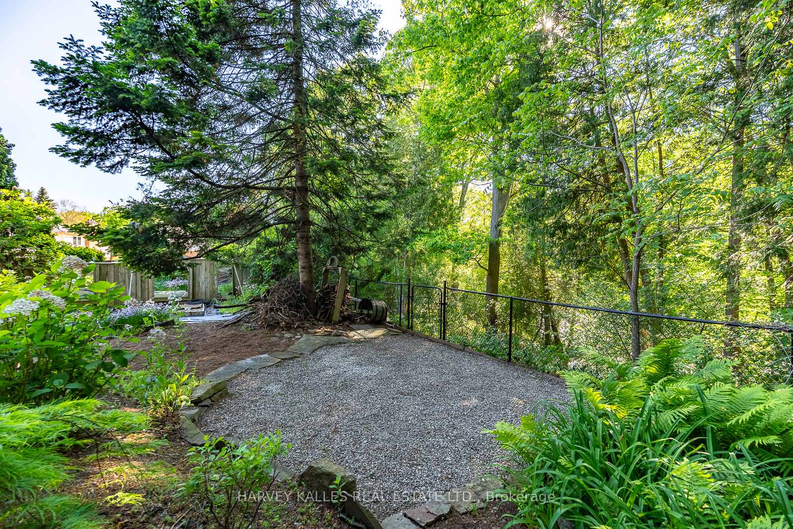 Photo 41 of 1033 Fair Birch Drive, Mississauga, Lorne Park — HOMEH