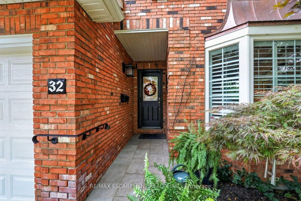 Photo 3 of Unit 32, 5 Carn Castle Gate, St. Catharines, Lakeshore — HOMEH