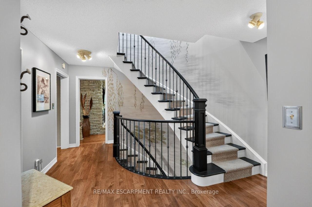 Photo 4 of Unit 32, 5 Carn Castle Gate, St. Catharines, Lakeshore — HOMEH