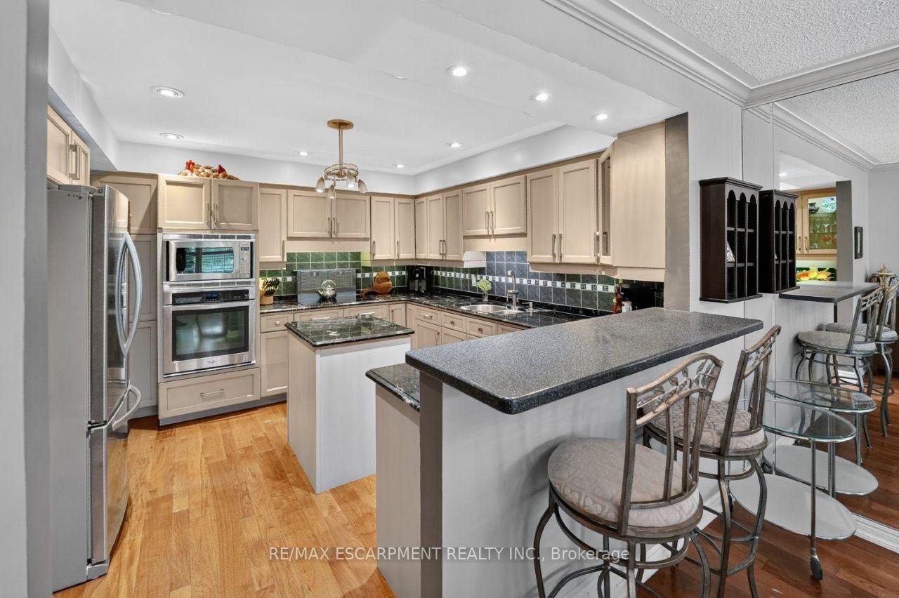 Photo 5 of Unit 32, 5 Carn Castle Gate, St. Catharines, Lakeshore — HOMEH