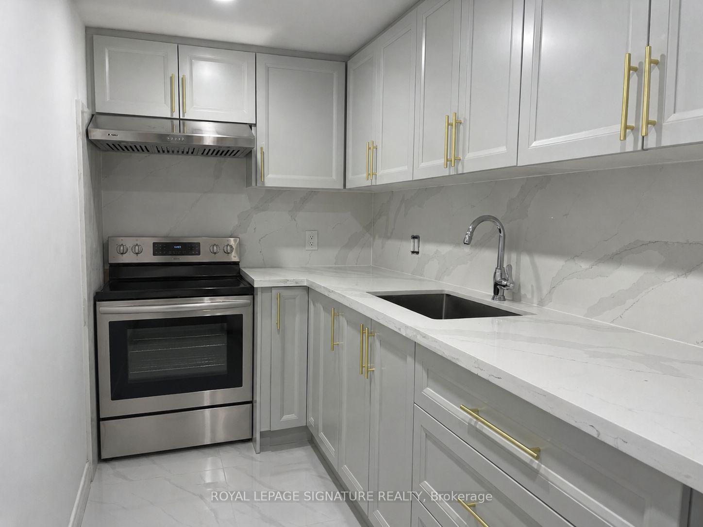 Photo 4 of 46 Tara Crescent, Markham, Cedarwood — HOMEH