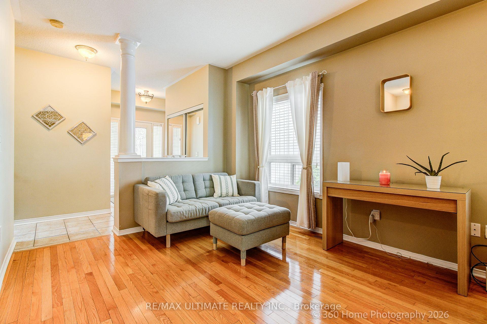 Photo 3 of 53 Wilshire Drive, Whitby, Brooklin — HOMEH